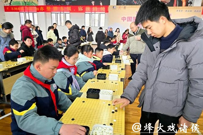 组图：中国围棋甲级联赛“围棋名家进校园”活动举行
