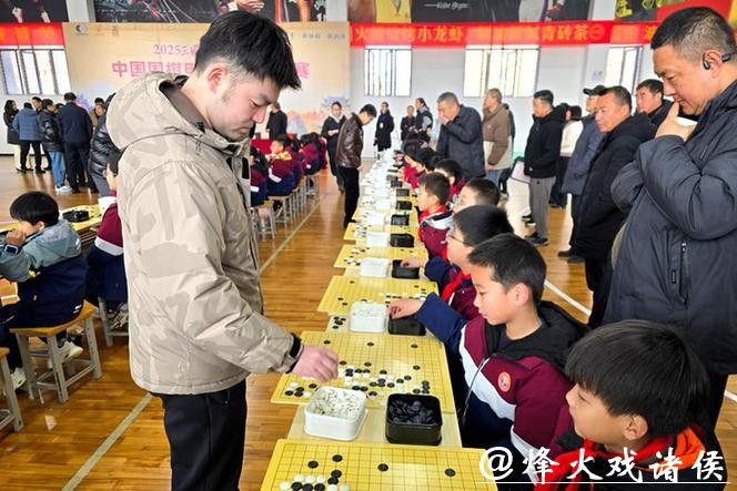 组图：中国围棋甲级联赛“围棋名家进校园”活动举行