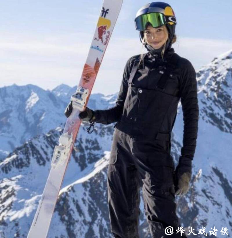 谷爱凌领奖前赶紧补个妆,真正的勇敢是科学回归 谷爱凌领奖前赶紧补个妆,真正的勇敢是科学回归